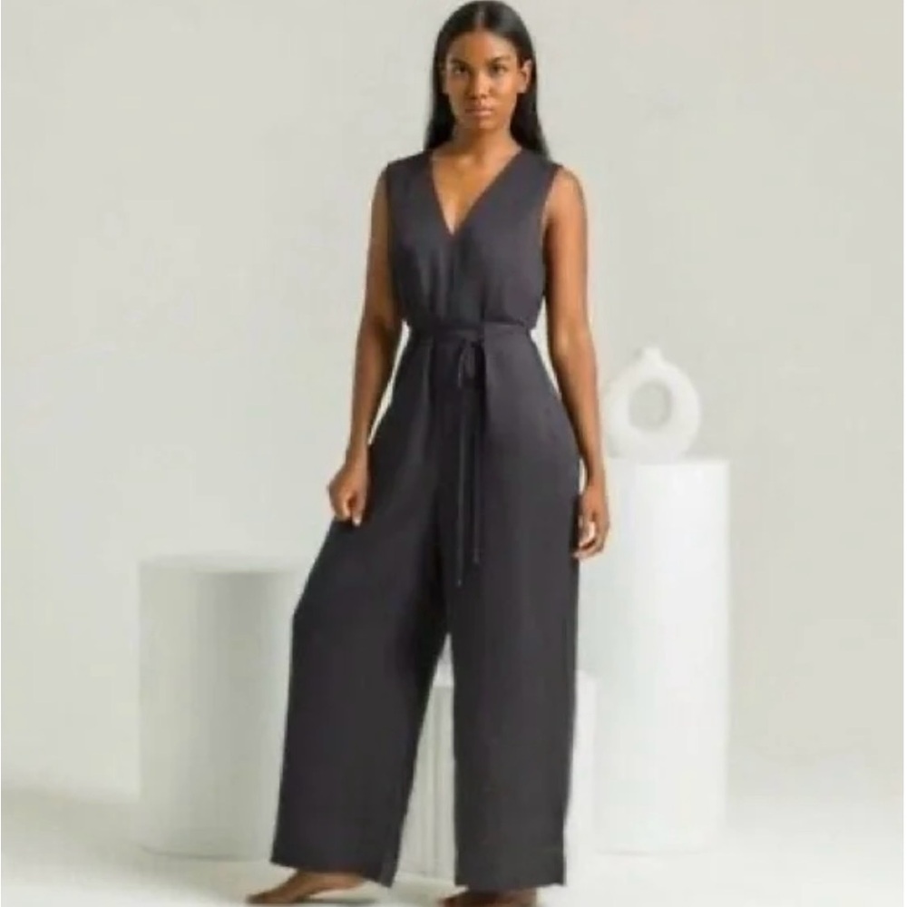 NWOT SIZE LARGE ETTITUDE 100% lycell bamboo Elegant Black Jumpsuit